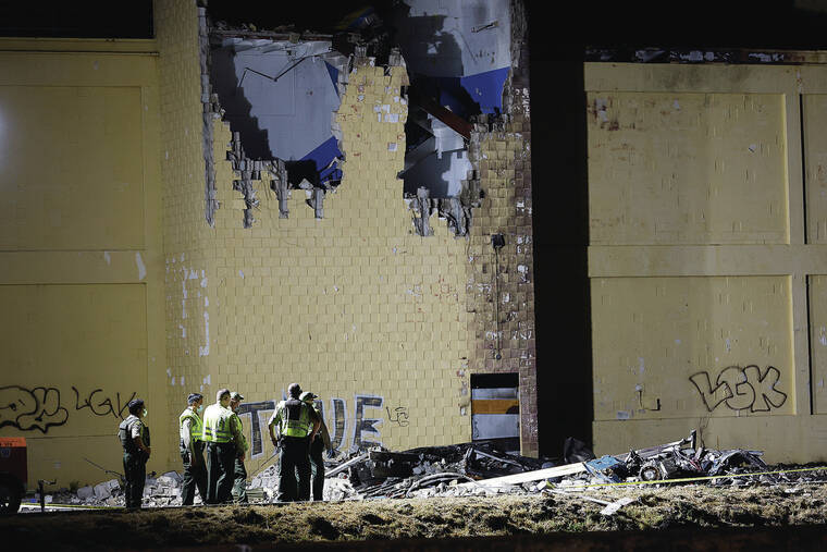 GEORGE F. LEE / GLEE@STARADVERTISER.COM
                                A Kamaka Air plane crashed Tuesday into an abandoned building on Ualena Street, killing two pilots on board. The plane’s wreckage came to rest in a parking lot behind the building.