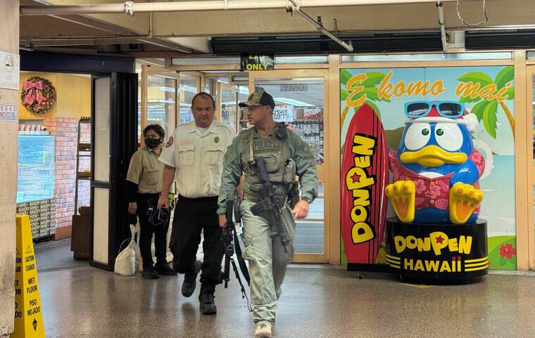 VICTORIA BUDIONO / VBUDIONO@STARADVERTISER.COM
                                The front entrance of the Don Quijote Honolulu store on Kaheka Street this evening. A disturbance inside apparently involving a man who barricaded himself in the store forced the business to close.