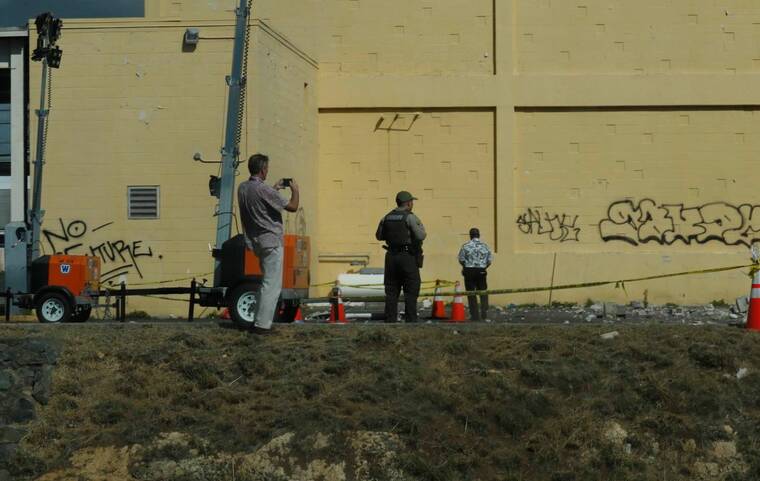 JAMM AQUINO / JAQUINO@STARADVERTISER.COM
                                Investigators, accompanied by sheriff’s deputies, take photos of the plane crash site on Aolele Street, today, in Honolulu.