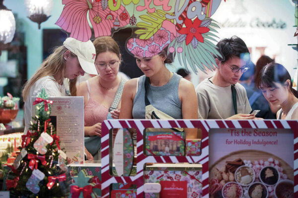 Hawaii retailers expect strong sales despite shorter holiday shopping period