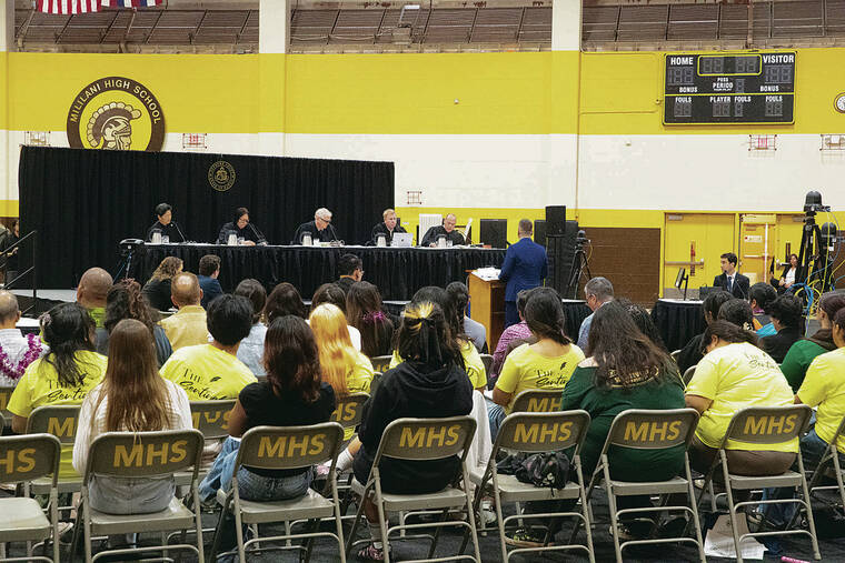 GEORGE F. LEE / GLEE@STARADVERTISER.COM
                                Students listened Tuesday to the case held at Mililani High School gym of Blosson Bell v. Hawaii Public Housing Authority before sitting state Supreme Court justices.