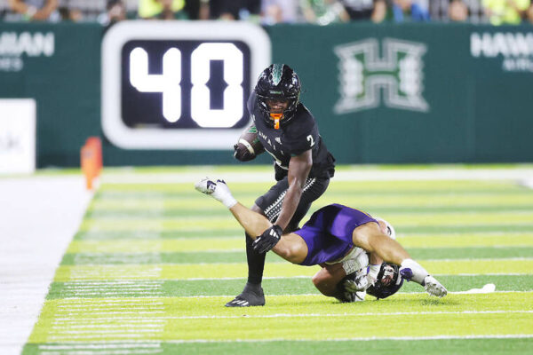 UH’s leading receiver Nick Cenacle enters portal