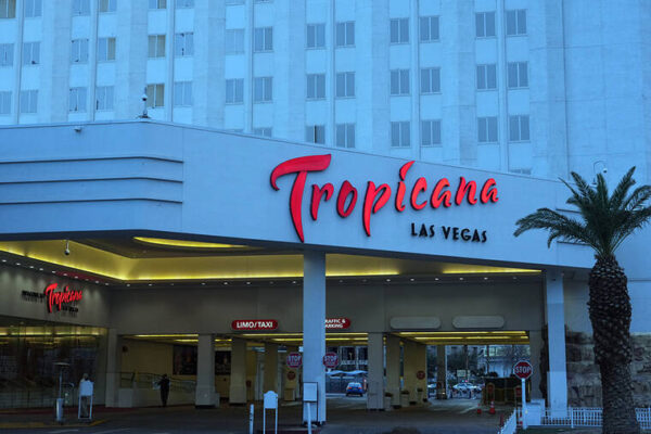 Las Vegas Advisor: Pedestrian bridges to Tropicana closed